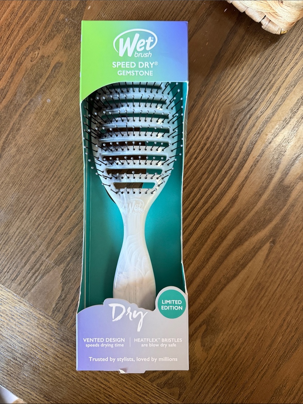 Wet Brush Speed Dry Gemstone Vent Brush — White